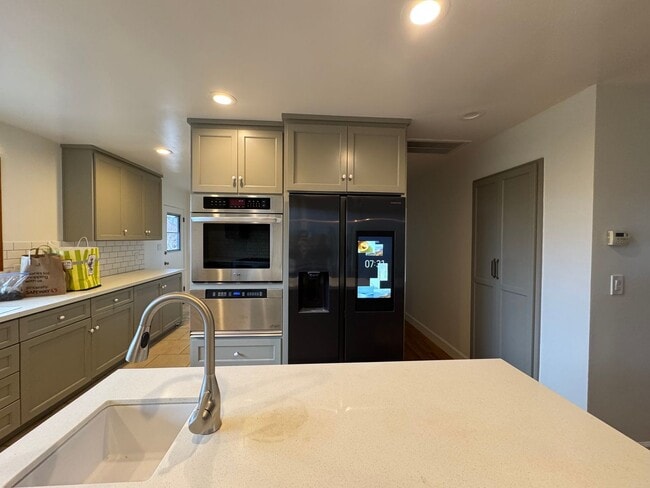 Building Photo - Beautiful 3 bedroom gated home in Aptos Hills!