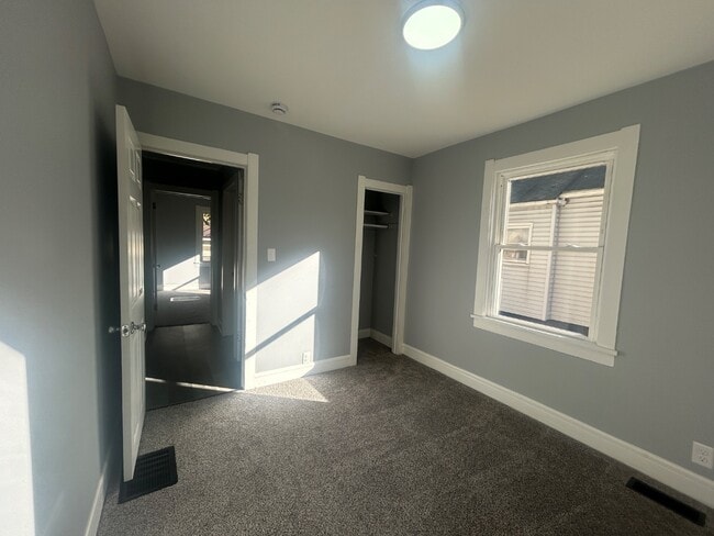 Building Photo - 6115 Noble Ave