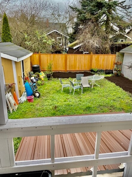backyard - 5325 Roosevelt Way NE