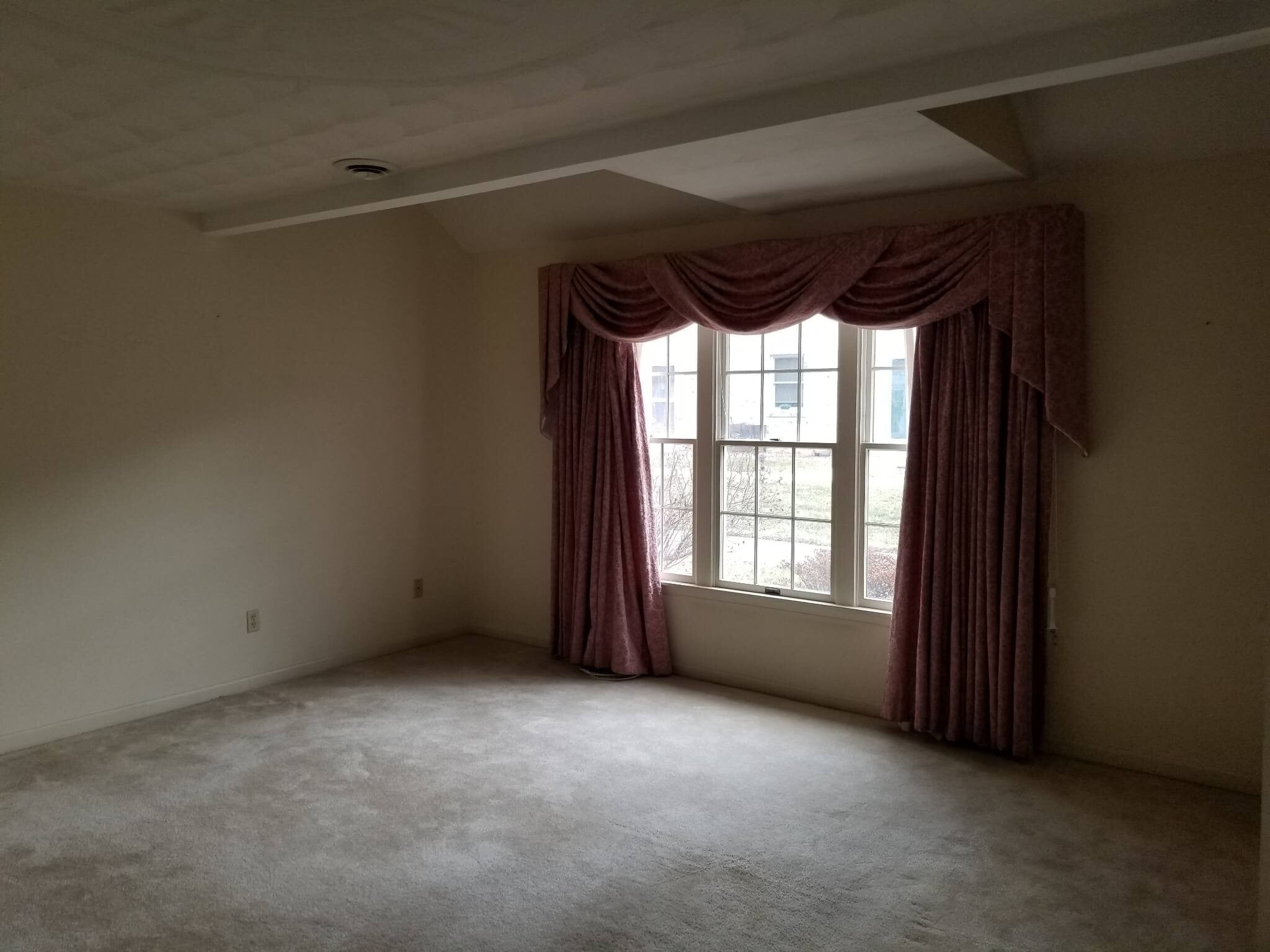 Living Room - 16 Brookline Ct