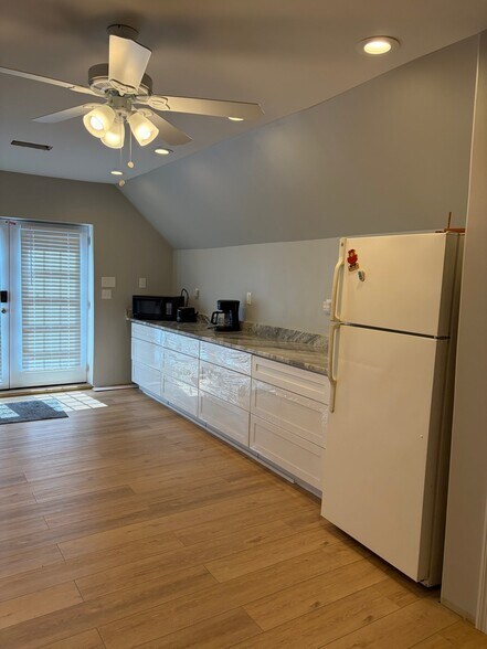 Building Photo - 2801 Aimar Ave
