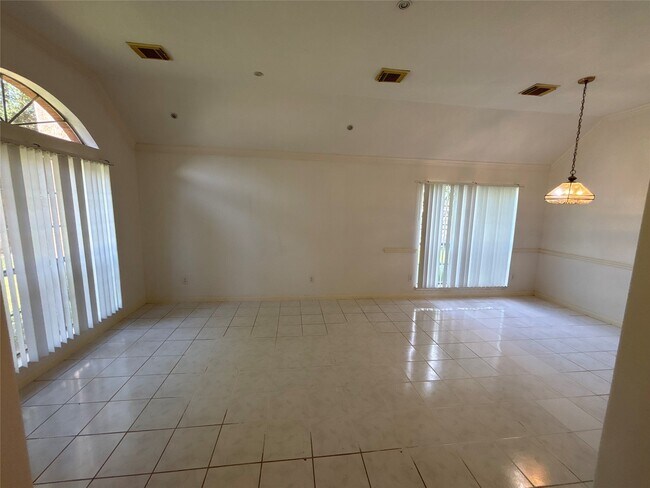 Building Photo - 15803 Mission Estates Ct