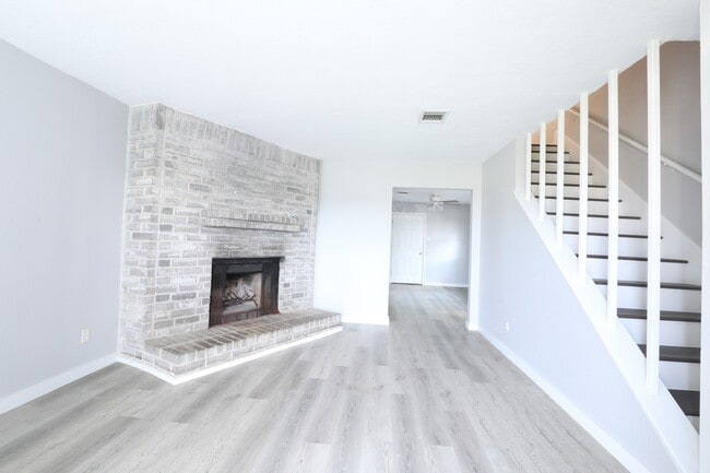 Building Photo - 4624 W Orange St