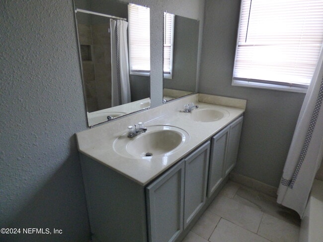 Building Photo - 516 E 58th St