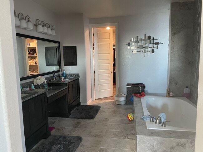 Building Photo - 12463 Pleasant Crest