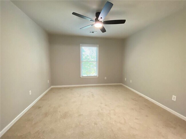Building Photo - 1664 Oakbrook Lake Dr NW
