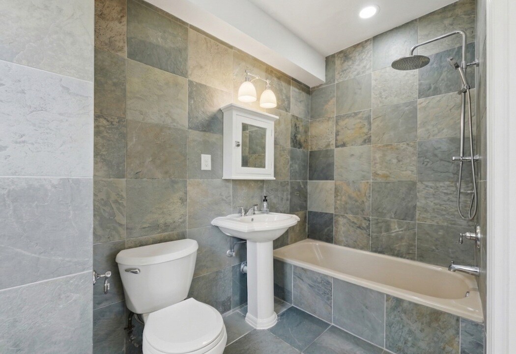 Building Photo - 1954 Columbia Rd NW