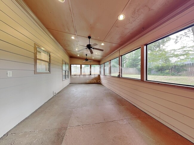 Building Photo - 2820 Wadley Ln