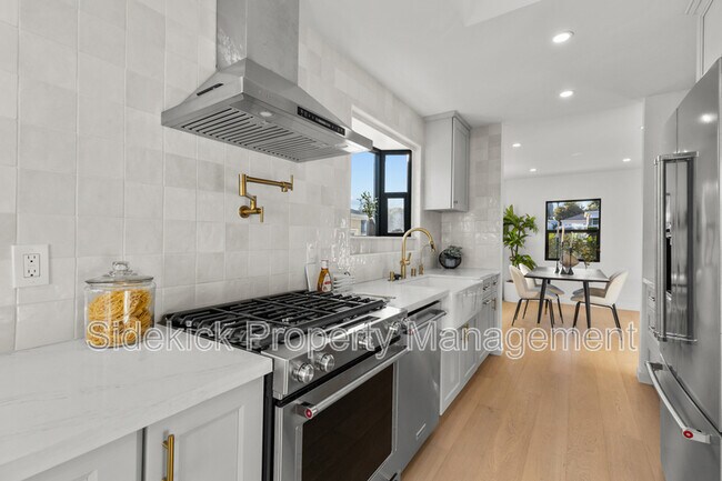 Building Photo - 1724 S Fairfax Ave