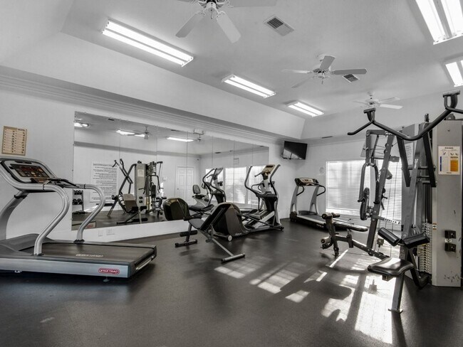 Building Photo - Recently Upgraded Spacious 1B/1B Condo nea...