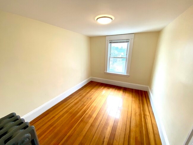 Building Photo - 24 Clyde Rd