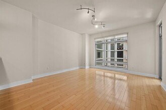 Building Photo - 603 Davis St