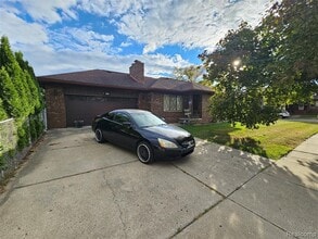 Building Photo - 13137 Ruby St