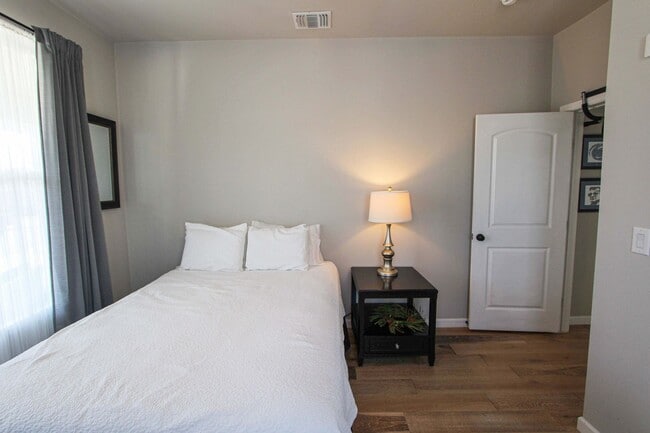 Building Photo - RENOVATED 3-BEDROOM HOME IN BEACON HILL