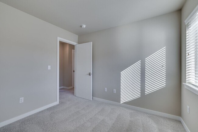 Building Photo - Stunning 4-Bedroom Home in Otani Gardens –...