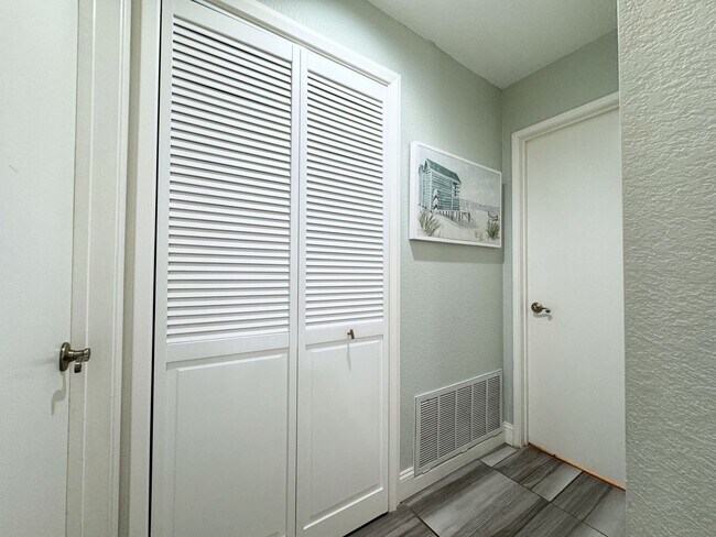 Building Photo - AVAILABLE NOW!! Charming FURNITURE OPTIONAL 1 Bed/2 Bath In Palm Springs Deauville Community!!