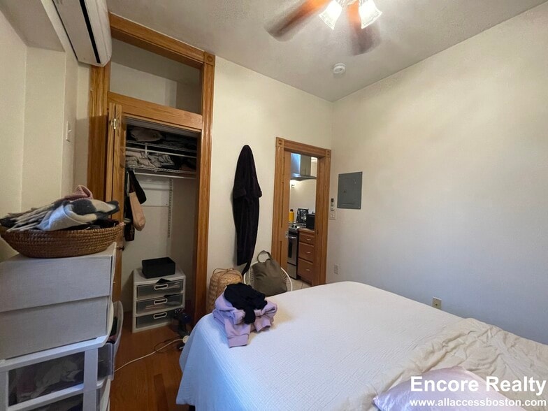 Building Photo - 66 Pinckney St