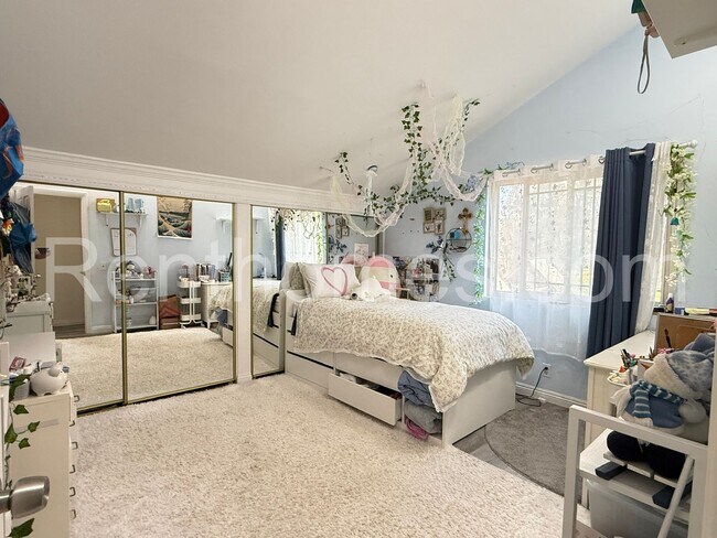 Building Photo - 10990 Red Rock Dr