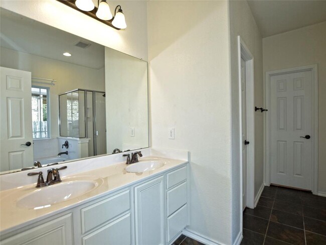 Building Photo - 2717 Claremont Ct