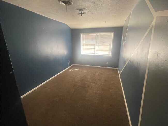 Building Photo - 909 Court Ave