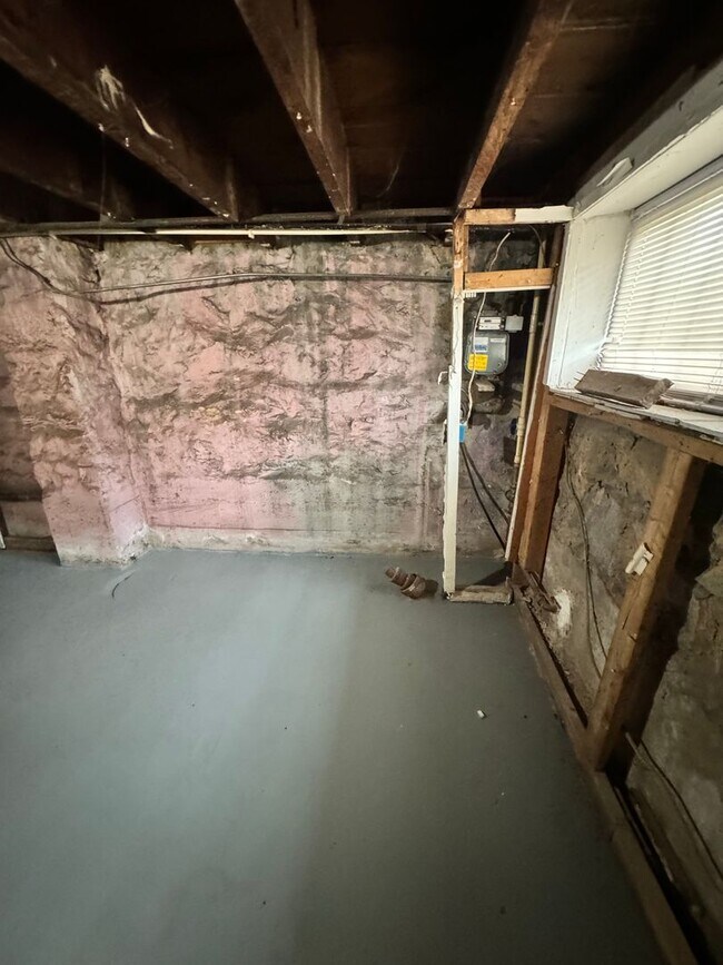 Building Photo - Rowhome for rent in Baltimore!