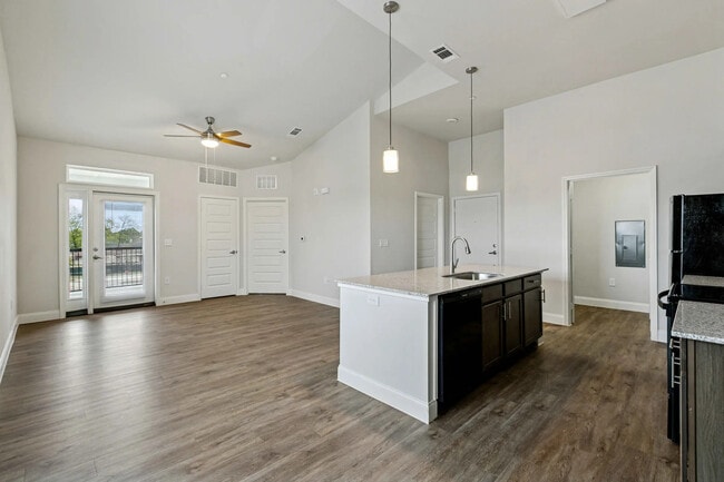 Building Photo - Sherwood Oaks