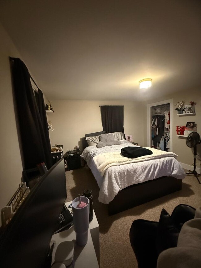 Building Photo - 813 Maine St