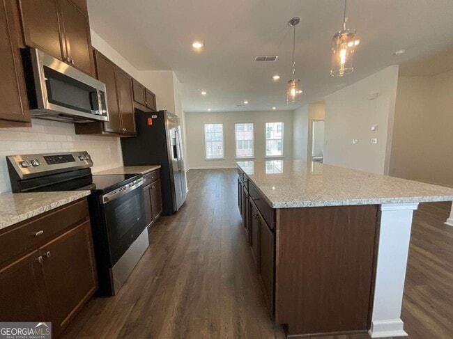 Building Photo - 5716 Plaza Dr SE