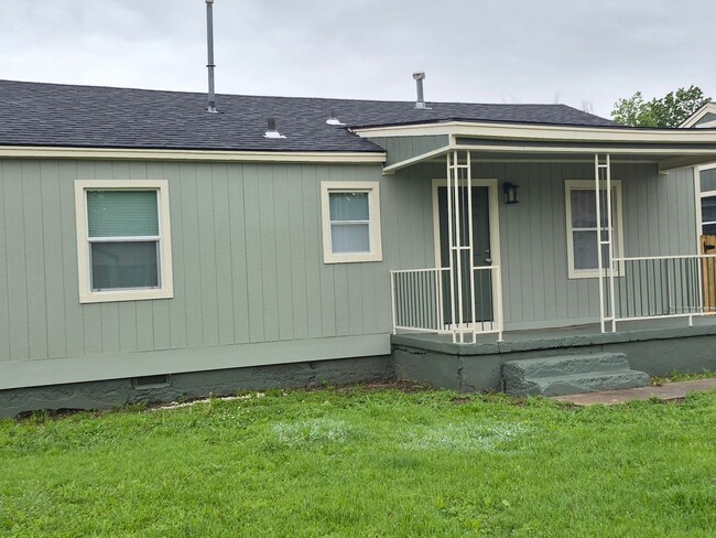 Primary Photo - Newly updated Cottage style home in Lawton...
