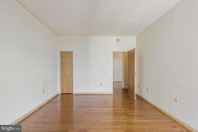 Building Photo - 241 S 6th St