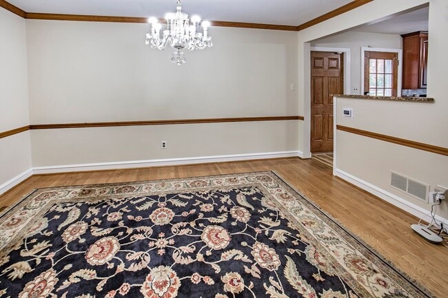 Building Photo - Lovely Colonial Home in Sharpley