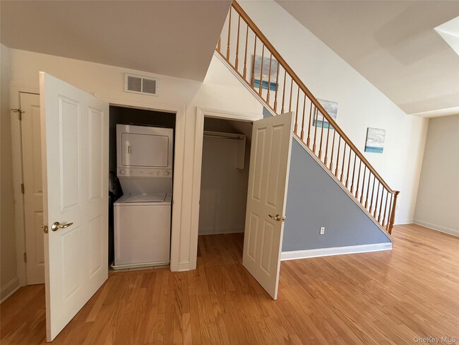 Building Photo - 1405 Round Pointe Dr