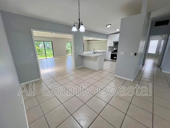 Building Photo - 2617 SW Chestnut Ln