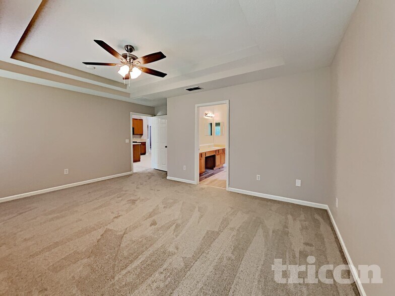 Building Photo - 10979 Apple Blossom Trail E