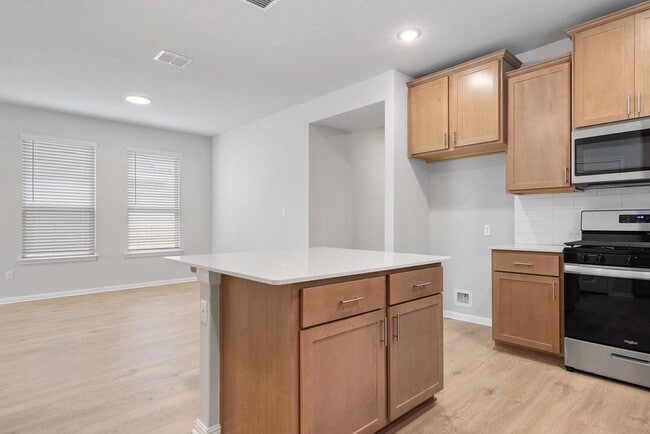 Building Photo - 132 Condesa St