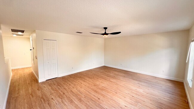 Building Photo - AWESOME 4BD/3BA in Orlando!!!