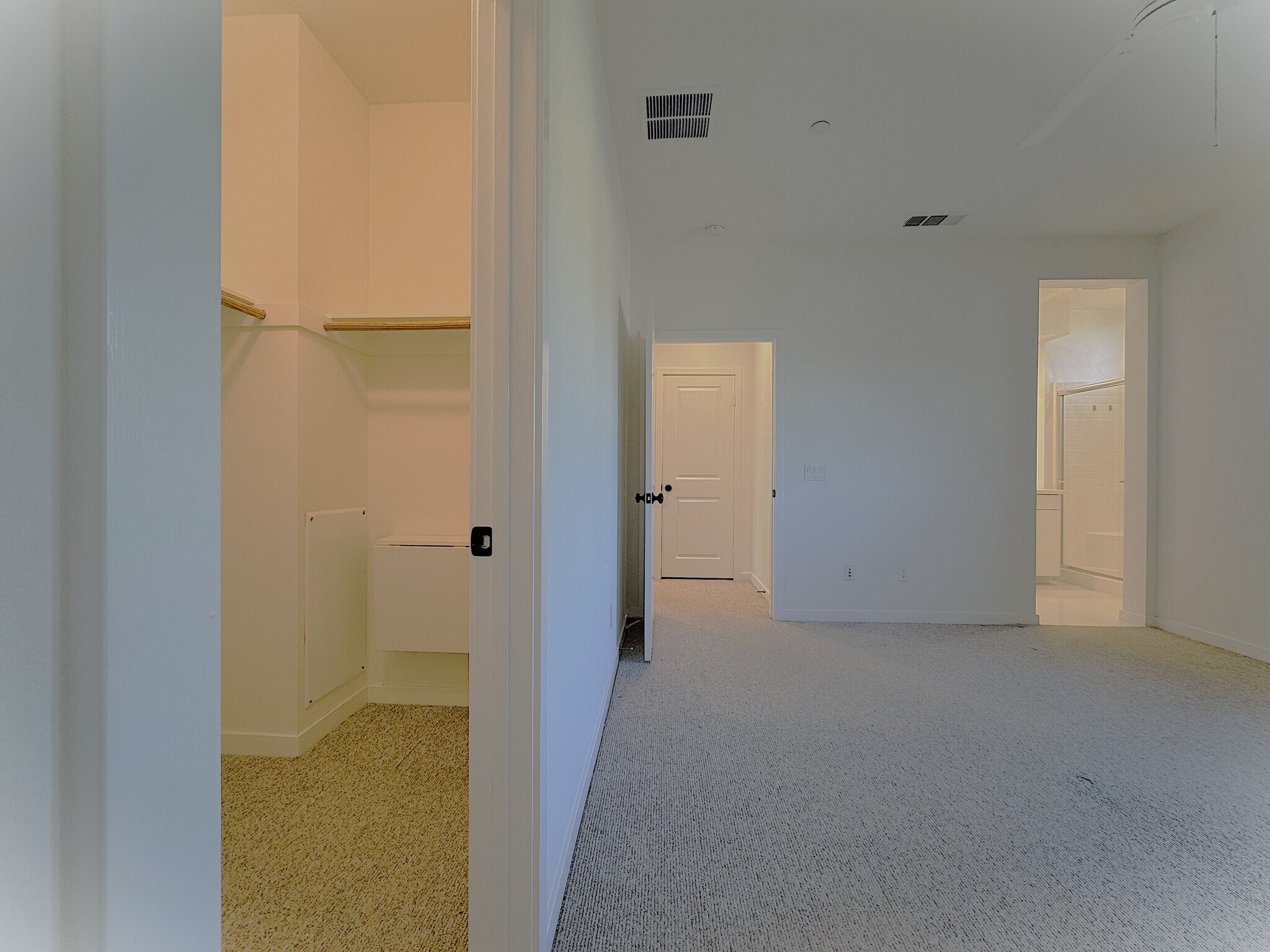 Primary Suite/Walk-in closet - 2729 Sunrise Way