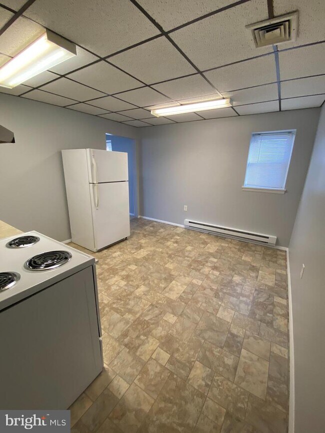 Building Photo - 1048 Gray Ave