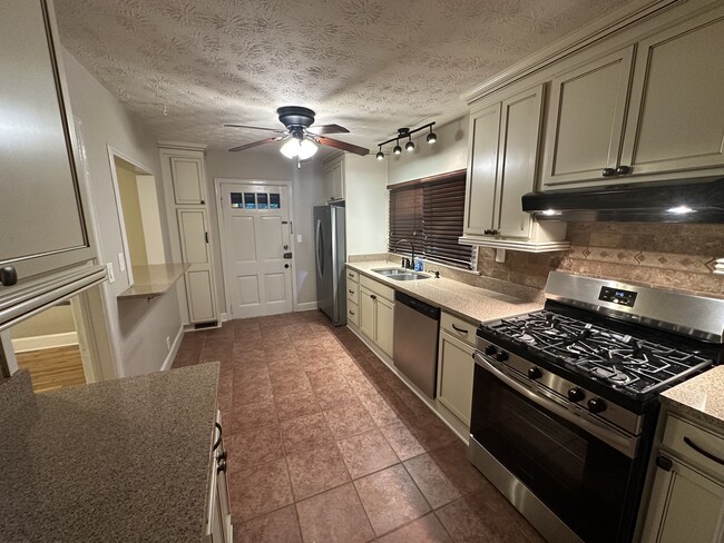 Building Photo - 958 Winburn Dr