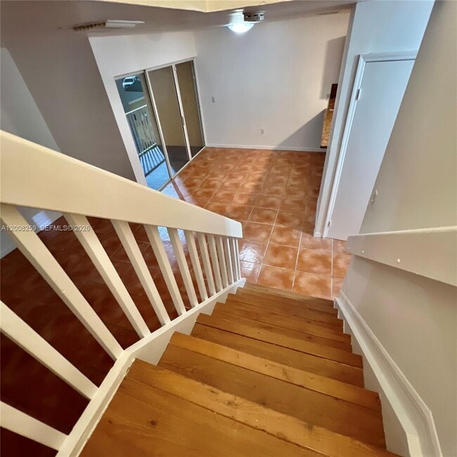 Building Photo - 6235 SW Kendale Lakes Cir