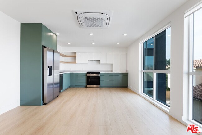 Building Photo - 8561 Belmont St