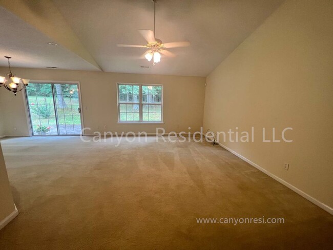 Building Photo - Beautiful 3b Room!Move in ready!