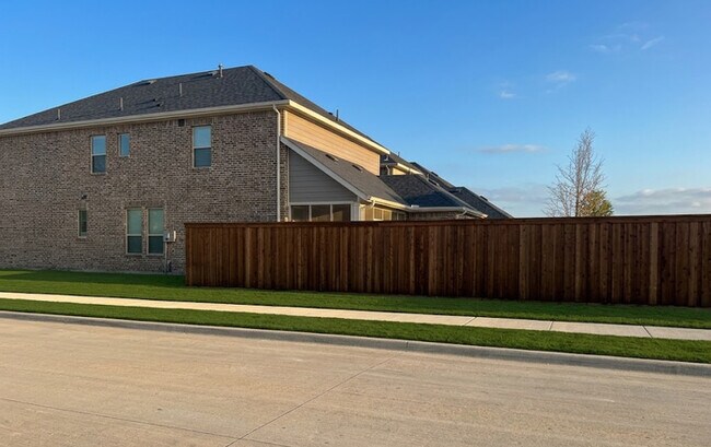 Building Photo - 140 Ashbrook St