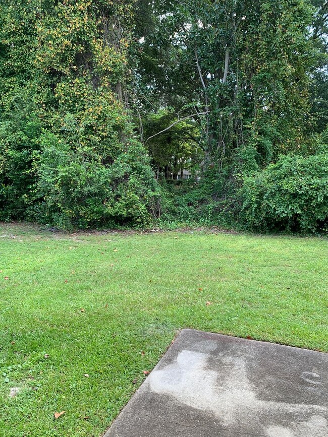 Building Photo - 1/2 OFF FIRST MONTHS RENT! Lawncare INCLUD...