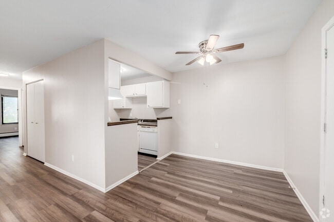 2BR, 1BA - 850SF - Dining Room - Maple Park Apartments