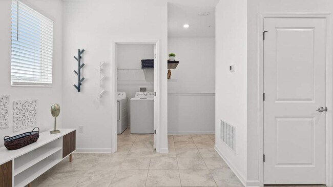 Building Photo - 1031 Splash Shot Pl