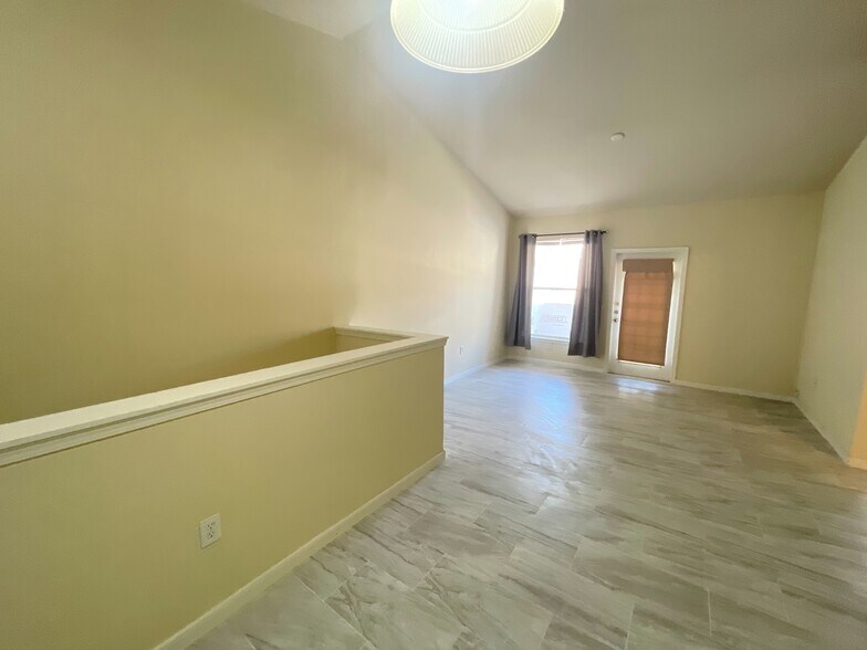 Building Photo - 18108 VILLA CREEK Dr