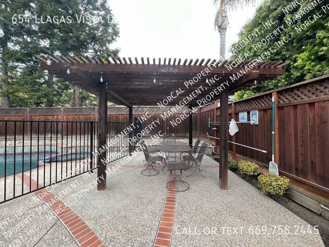 Building Photo - 654 Llagas Vista Dr