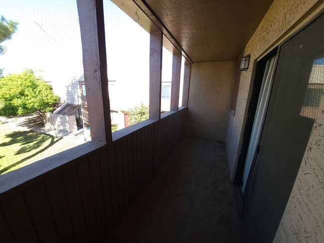 Building Photo - EXCELLENT TOWNHOME IN TEMPE!