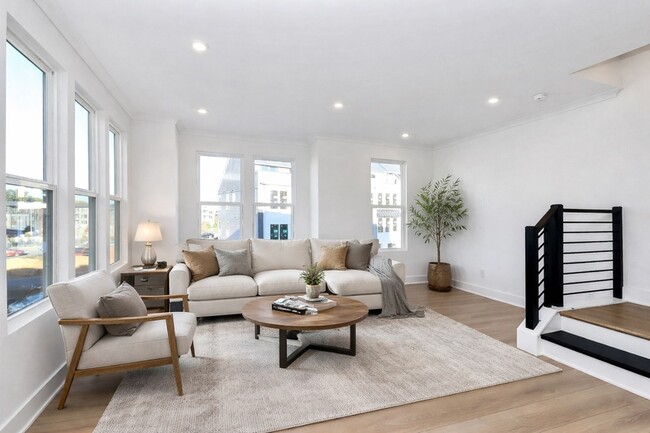 Building Photo - 5027 Duchess Dr